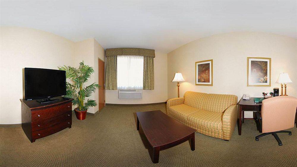 Comfort Suites Johnson Creek Conference Center Экстерьер фото