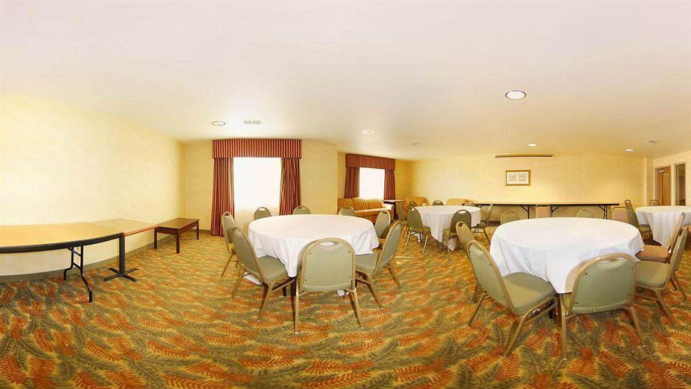 Comfort Suites Johnson Creek Conference Center Экстерьер фото