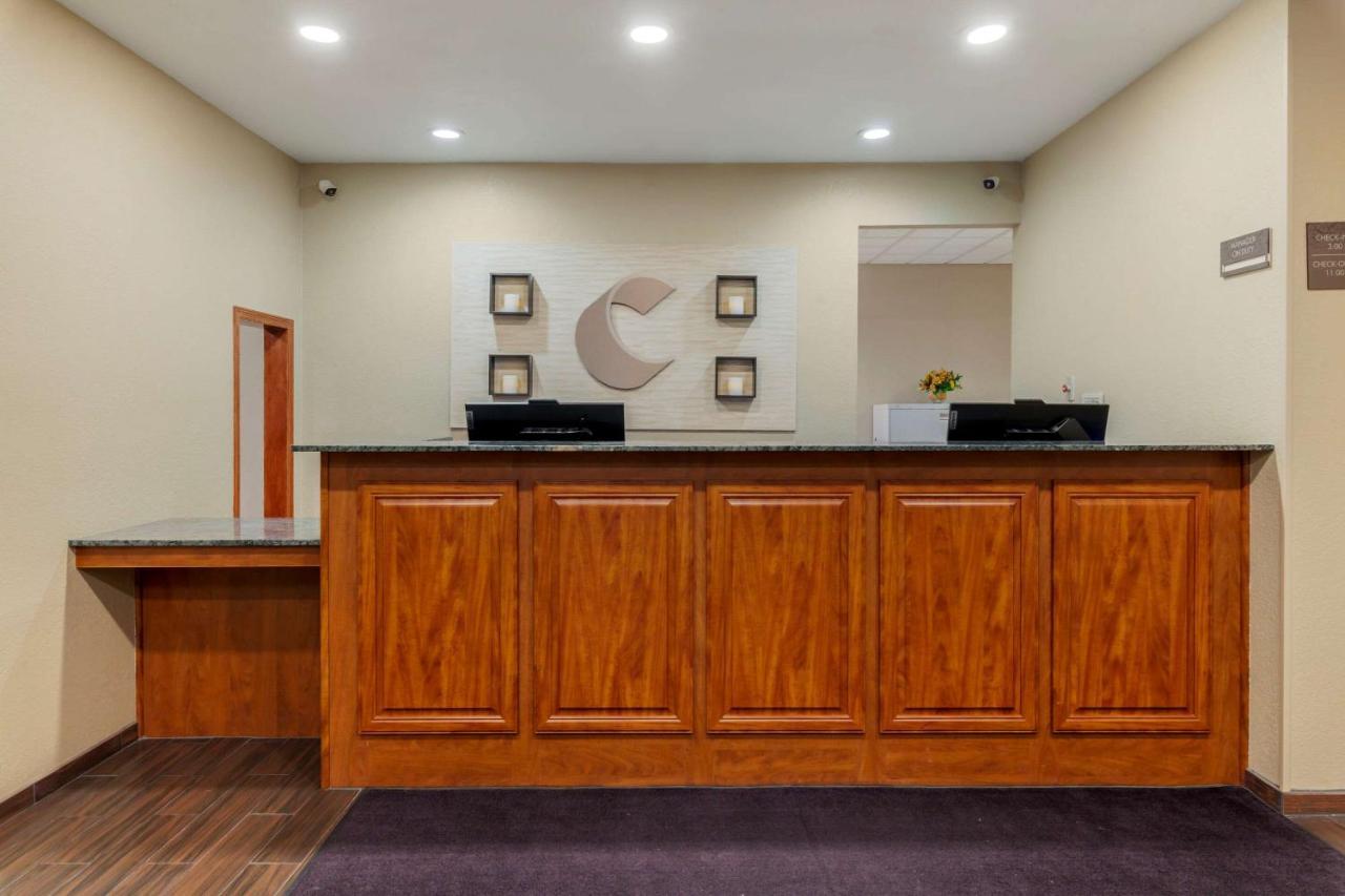 Comfort Suites Johnson Creek Conference Center Экстерьер фото