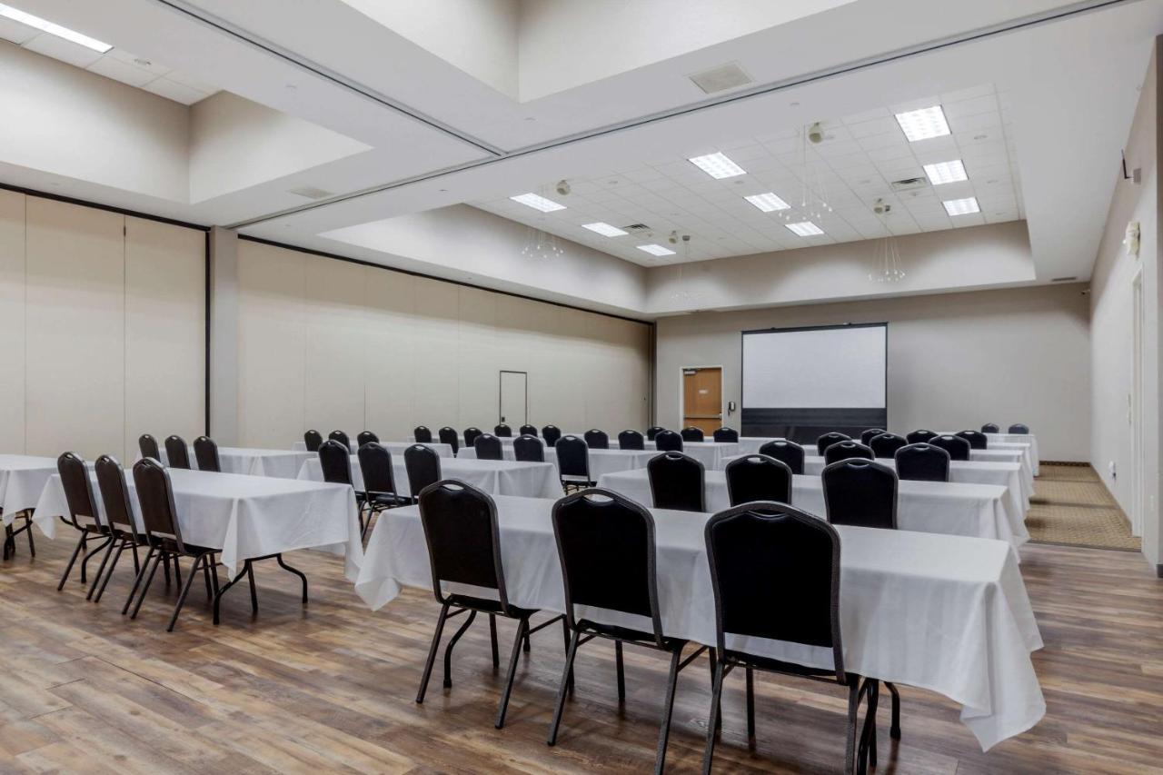 Comfort Suites Johnson Creek Conference Center Экстерьер фото