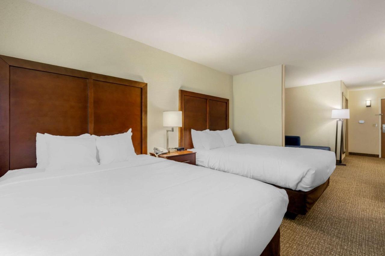 Comfort Suites Johnson Creek Conference Center Экстерьер фото