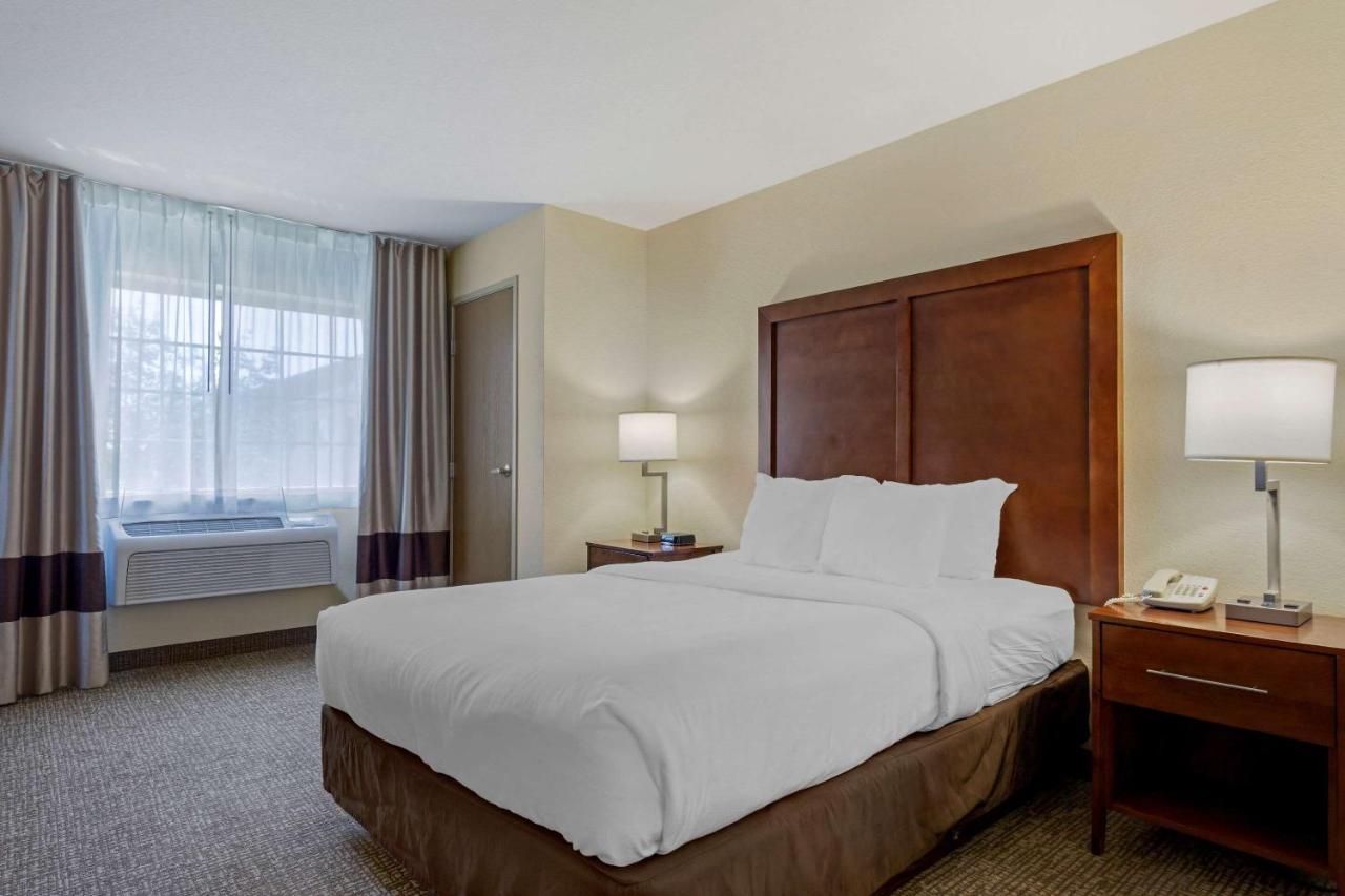 Comfort Suites Johnson Creek Conference Center Экстерьер фото