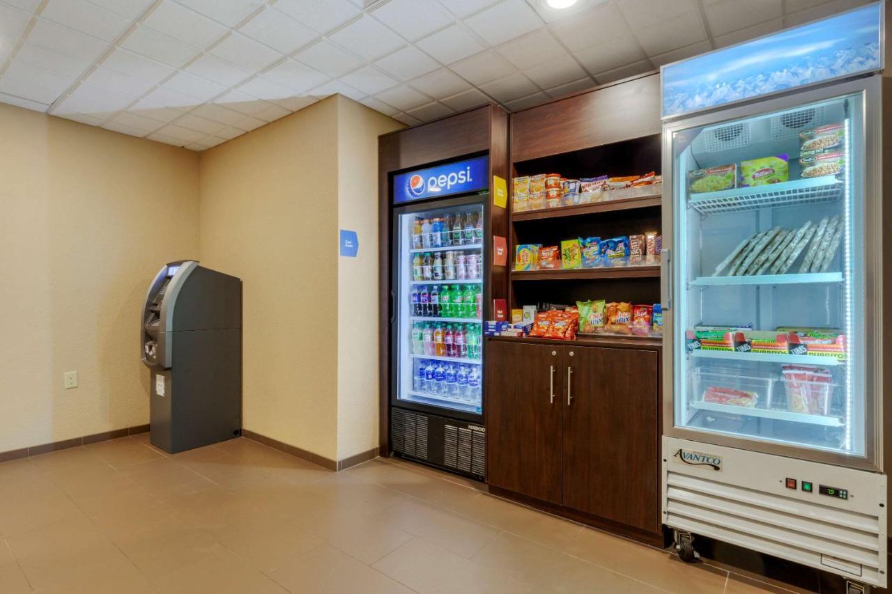 Comfort Suites Johnson Creek Conference Center Экстерьер фото