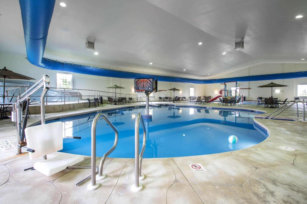 Comfort Suites Johnson Creek Conference Center Экстерьер фото