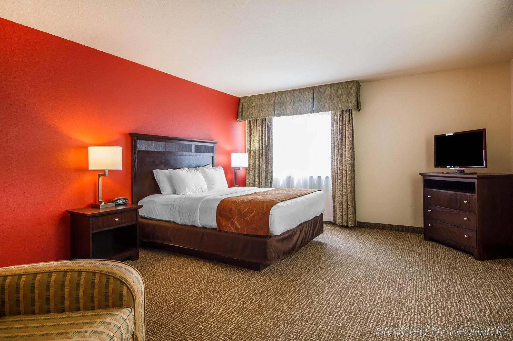 Comfort Suites Johnson Creek Conference Center Экстерьер фото